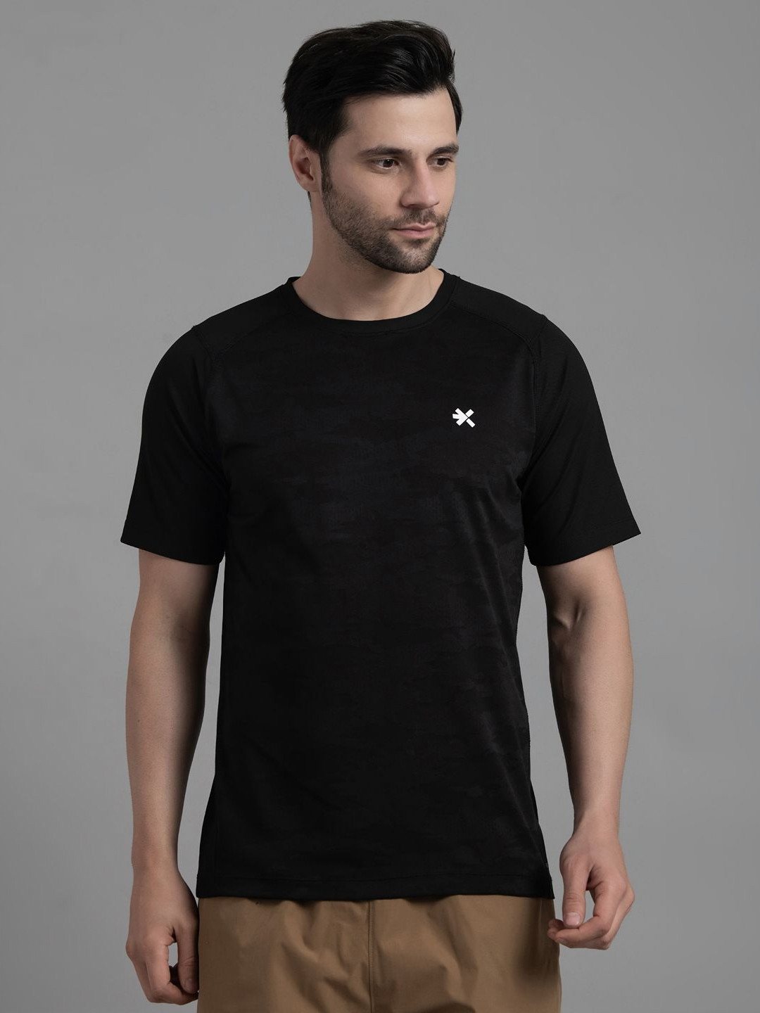 

HRX by Hrithik Roshan Men Solid Round Neck T-shirt, Black