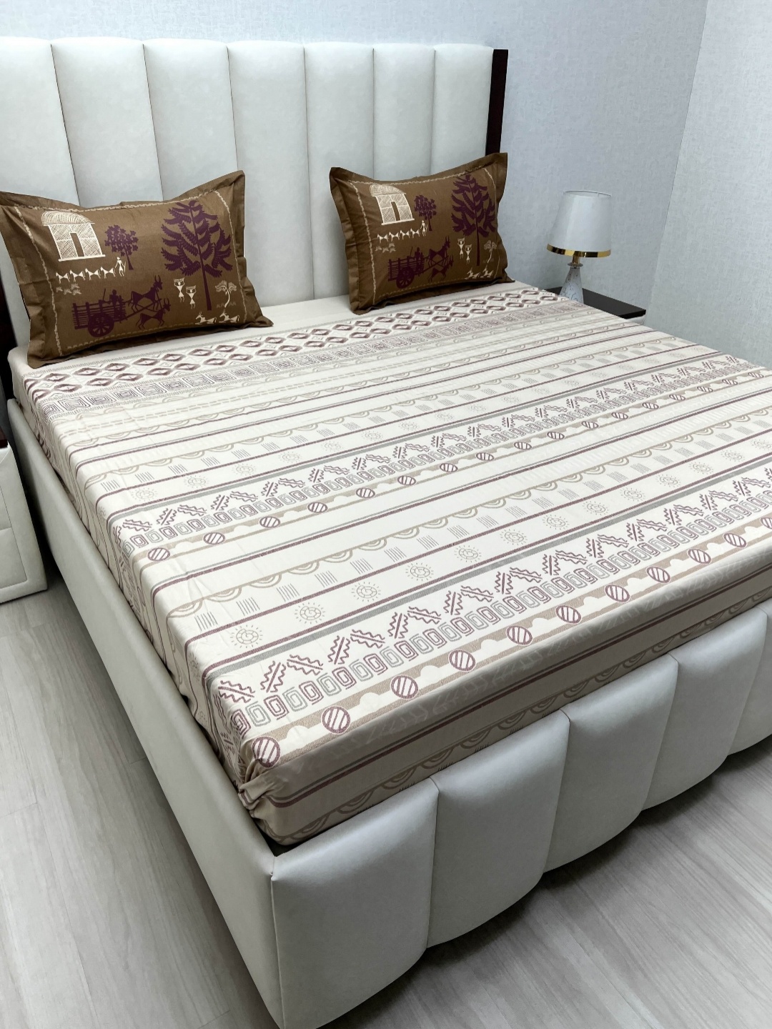 

Pure Decor Lifestyle Brown Printed Pure Cotton 400 TC King Bedsheet Set 2.74 m X 2.74 m