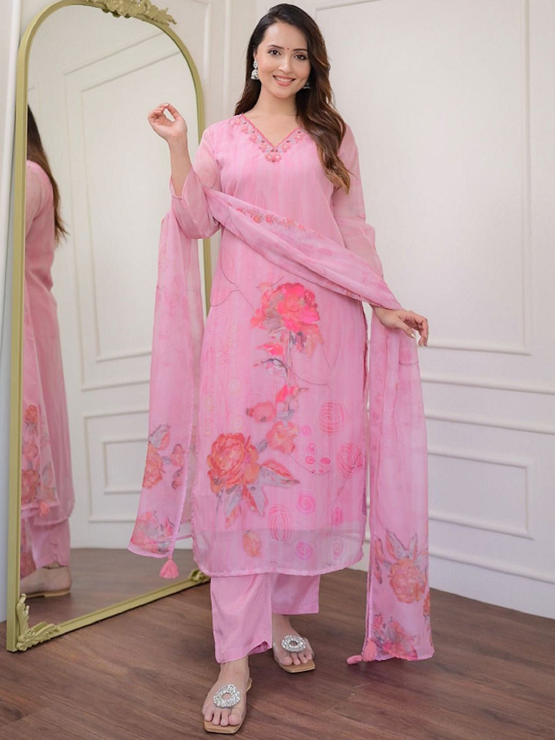 

PARNAVI Floral Embroidered Thread Work Kurta with Trouser & Dupatta, Pink