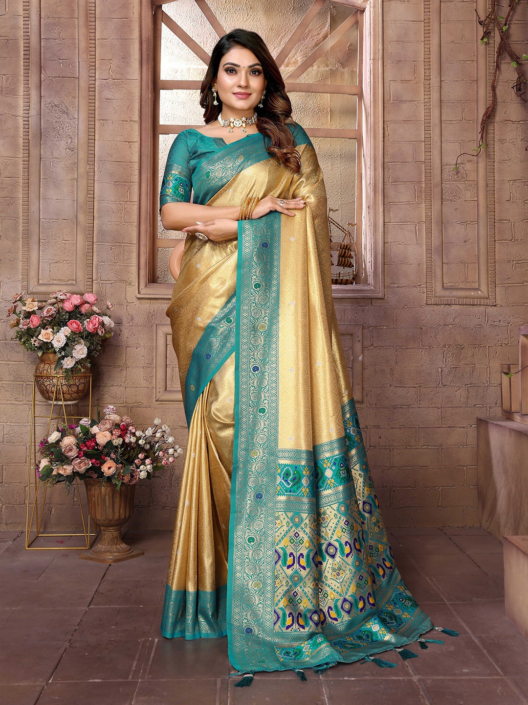 

Vintro Woven Design Zari Tissue Paithani Saree, Gold