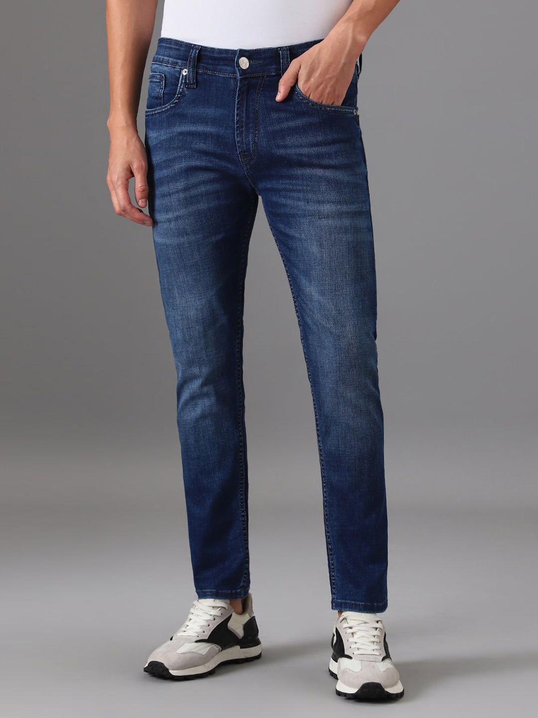 

Banana Club Men Blue Low Fade Slim Fit Jeans