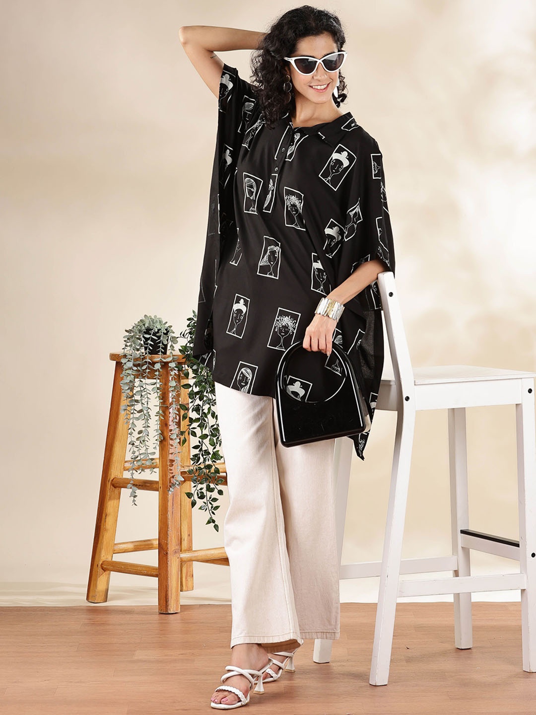 

Anouk Women Geometric Printed Flared Sleeves Gotta Patti Kaftan Kurta, Black