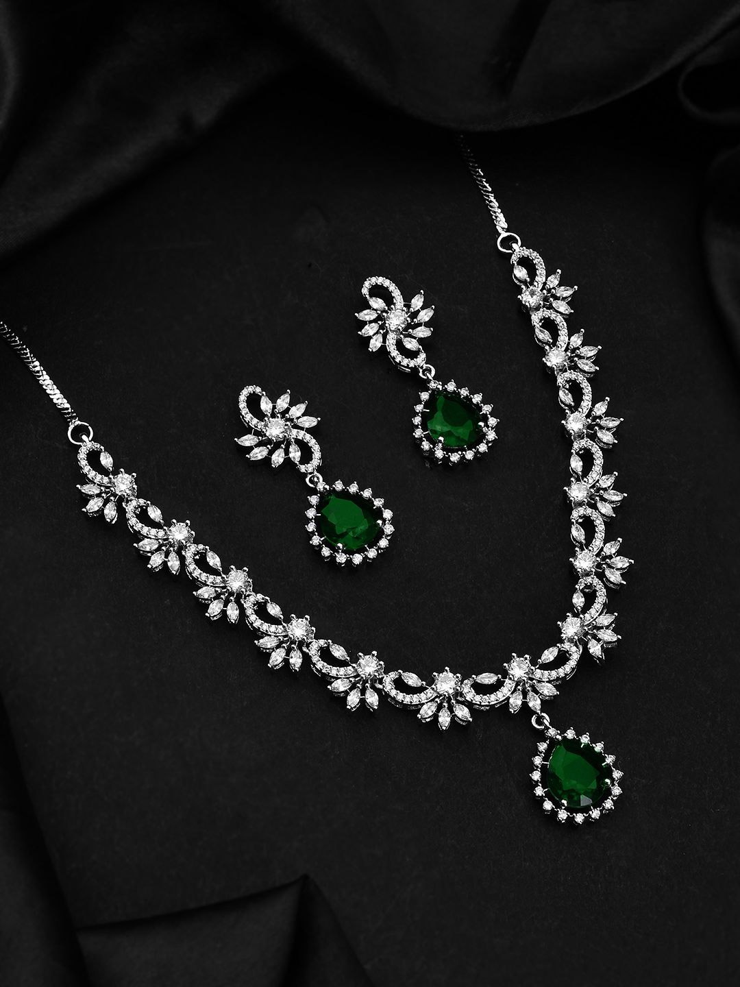 

Voylla Sparkling Essentials Emerald Blossom American Diamond Necklace Set, Silver