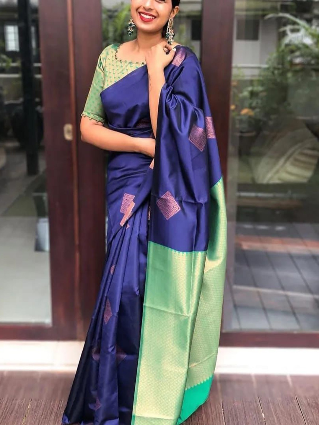 

Manu Designer Woven Design Zari Saree, Blue