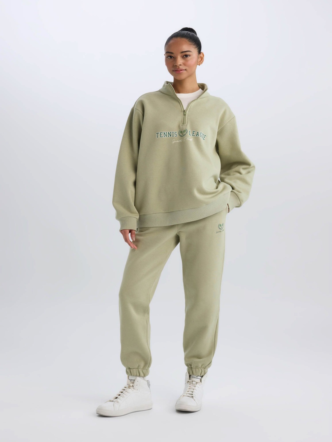 

DeFacto Women Regular Fit Mid-Rise Joggers, Green