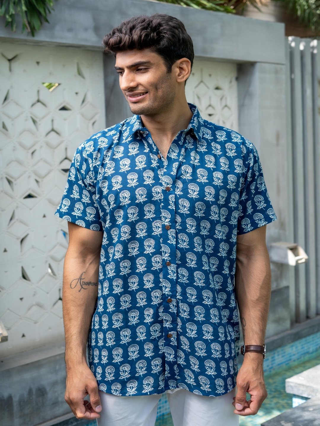 

Shasak Men Blue Floral Opaque Printed Casual Shirt