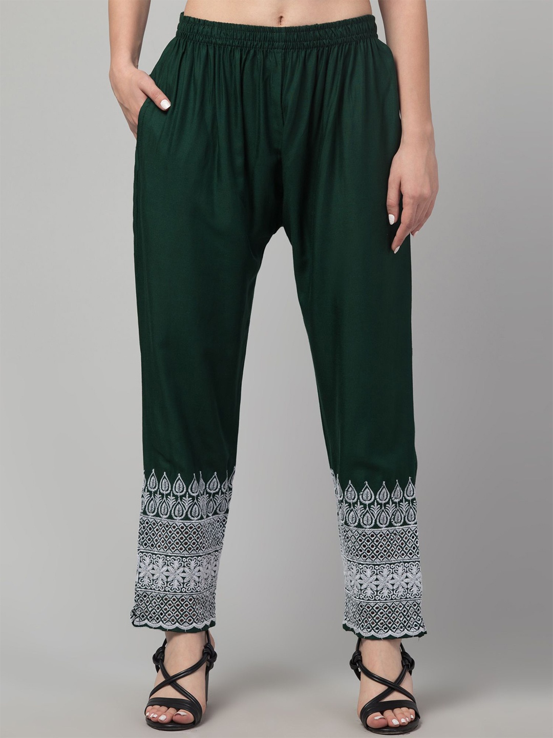 

FAMBEE Women Embroidered Regular Fit Mid-Rise Trousers, Green