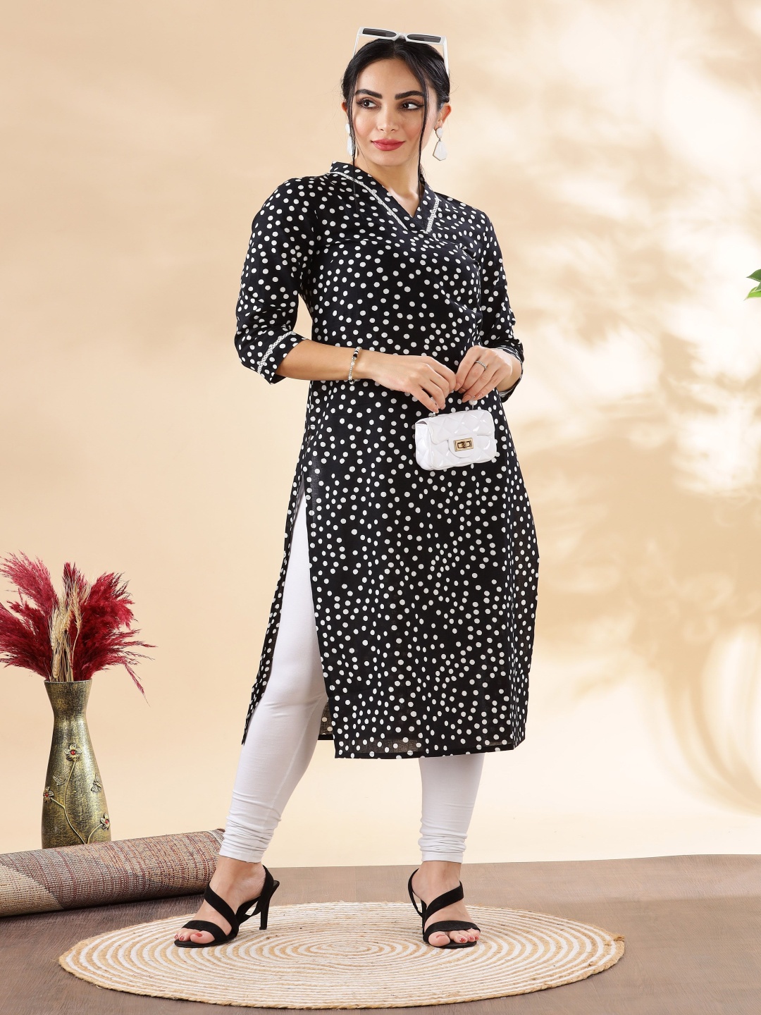 

Anouk Black & White Polka Dot Printed V-Neck Thread Work Cotton Straight Kurta