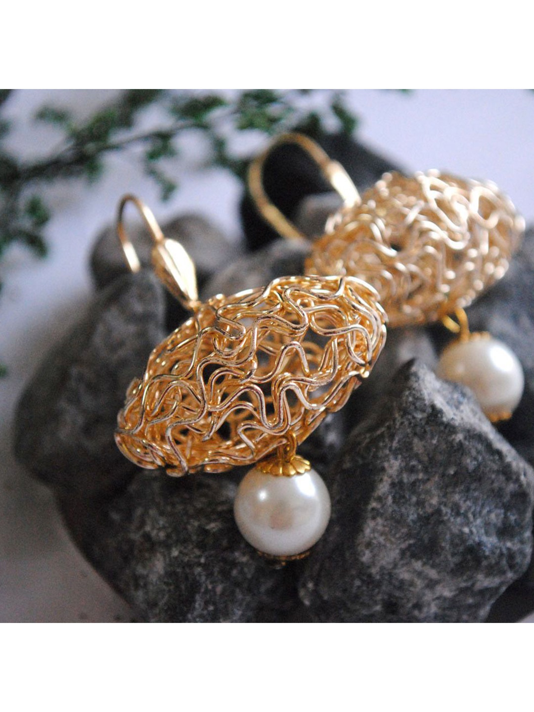

BeAbhika Gold-Plated Pearls Beaded Elipsoid Mesh Contemporary Drop Earrings