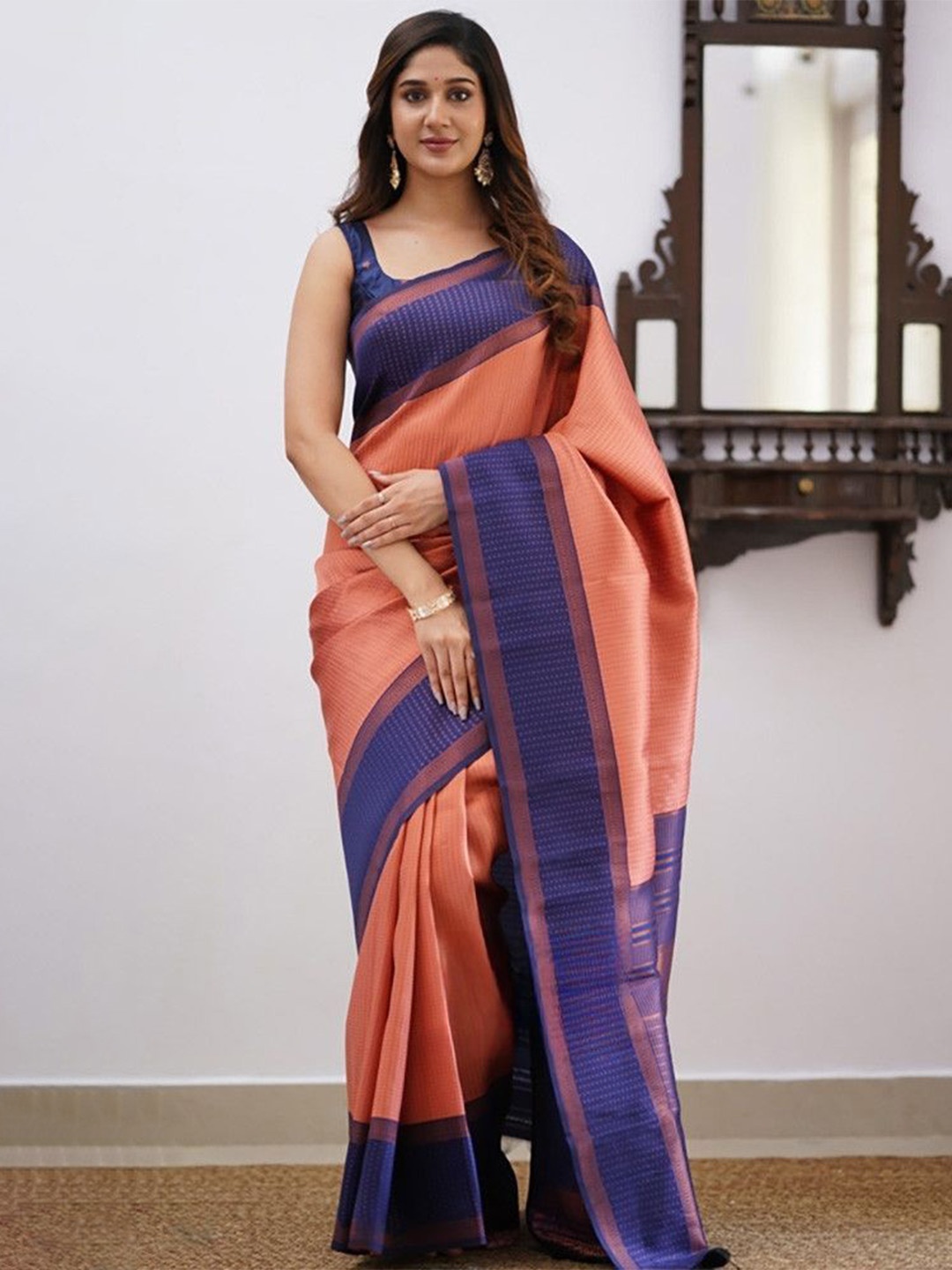 

Manu Designer Woven Design Zari Saree, Orange