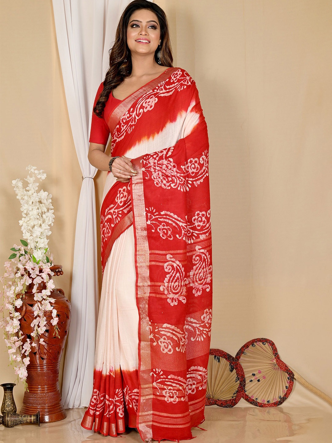 

PuJoy Ethnic Motifs Printed Pure Cotton Taant Saree, White