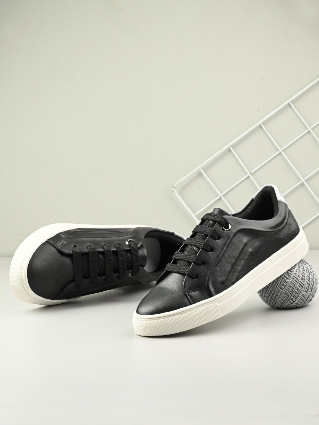 

The Roadster Lifestyle Co Women Casual Sneakers, Black