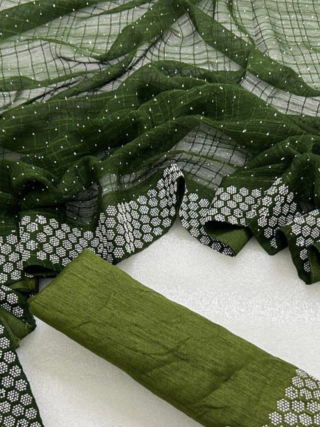 

PAYAL CREATION Checked Beads and Stones Pure Georgette Saree, Green
