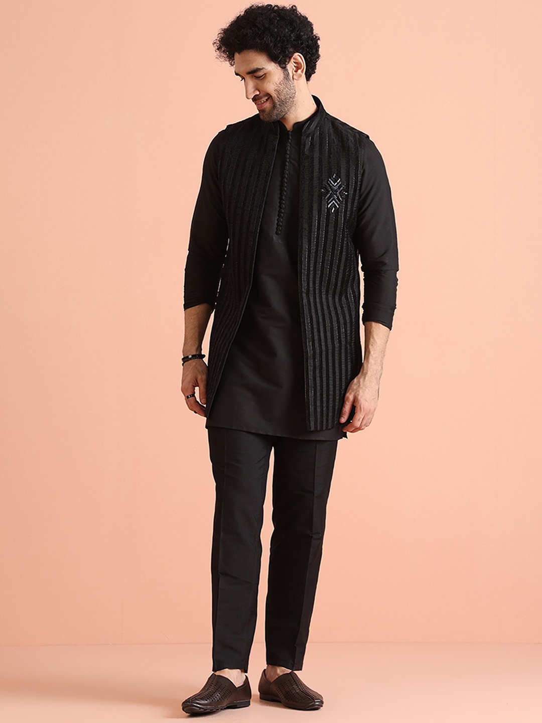 

KISAH Mandarin Collar Straight Kurta With Embroidered Jacket With Trousers, Black