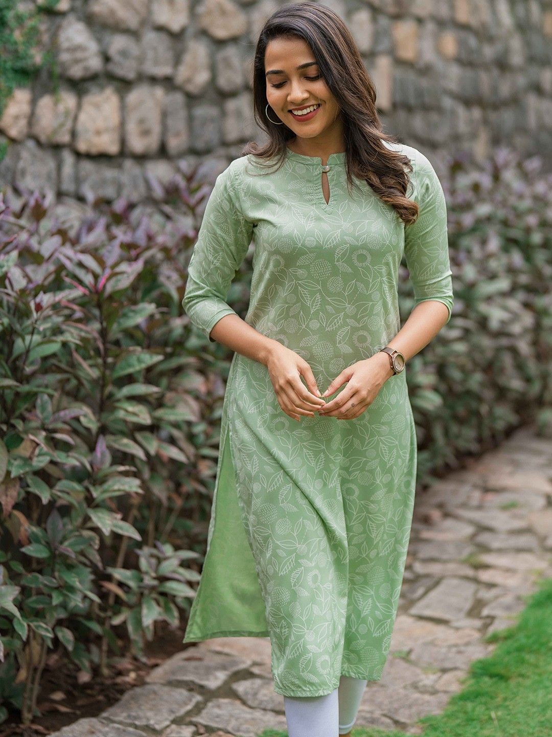 

BINDUDI Women Floral Printed Keyhole Neck Kurta, Green