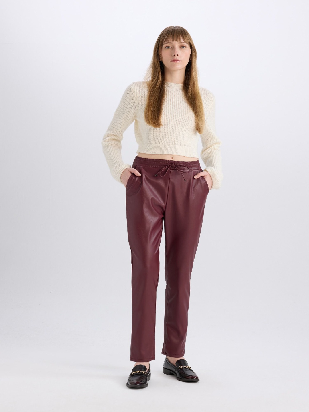 

DeFacto Women Regular Fit Mid-Rise Peg Trouser, Maroon