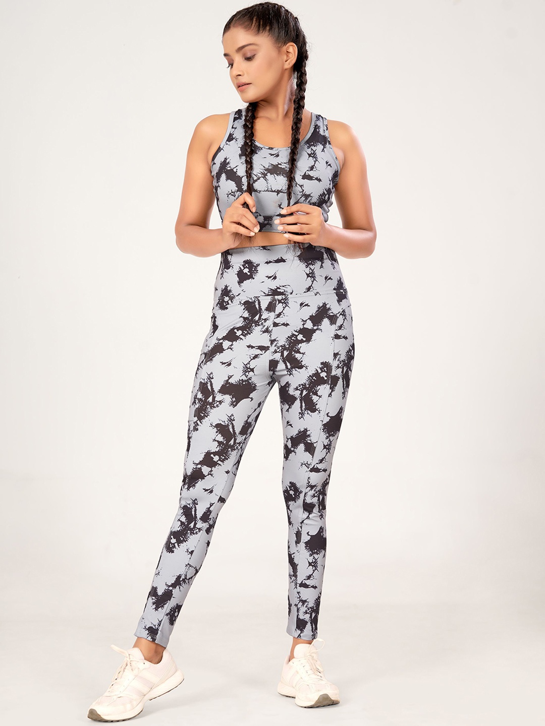 

POOJARAN SAREE Printed High Rise Tights, Grey