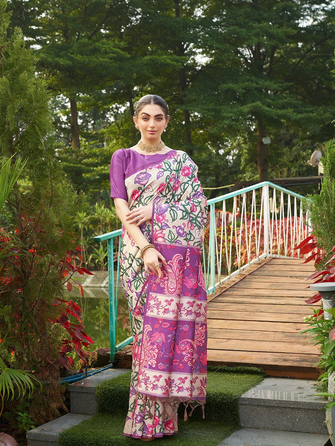 

Kandora Floral Pure Silk Tussar Saree, Beige