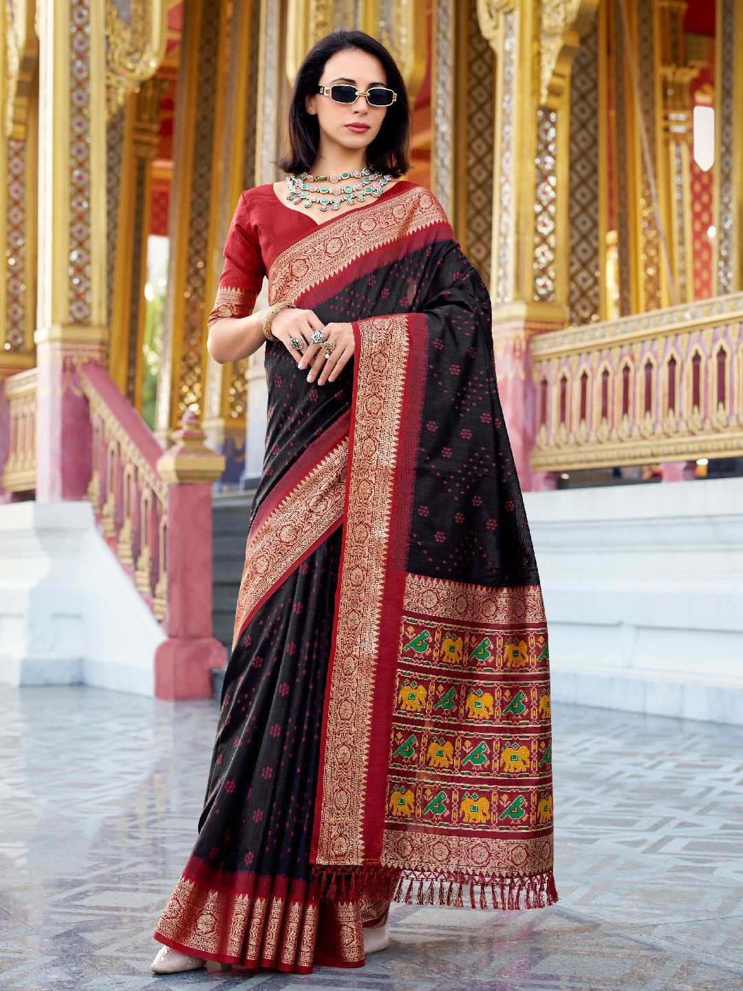 

Panzora Woven Design Zari Tussar Saree, Black