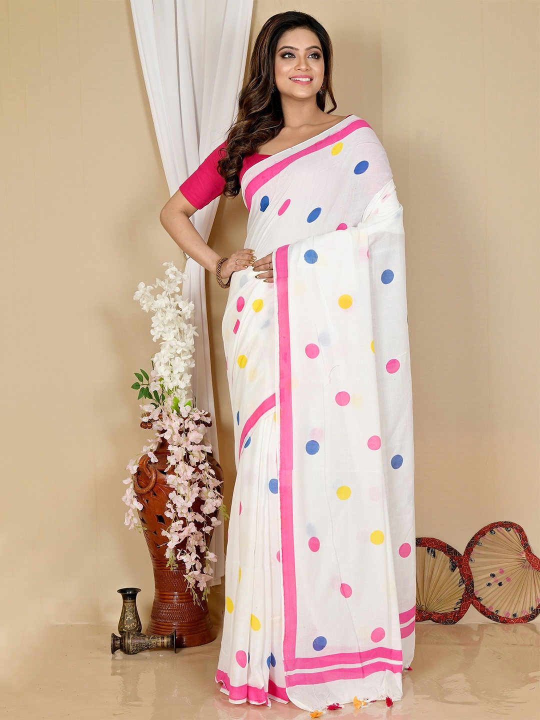 

PuJoy Polka Dot Pure Cotton Taant Saree, White