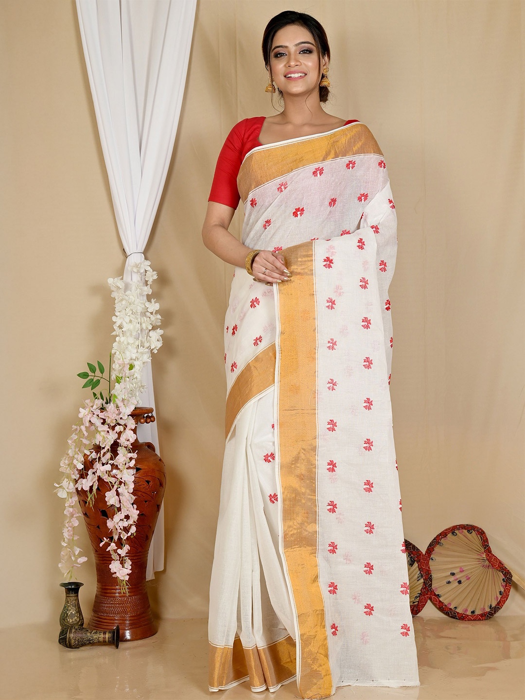 

DipDiya Floral Embroidered Zari Pure Cotton Saree, White