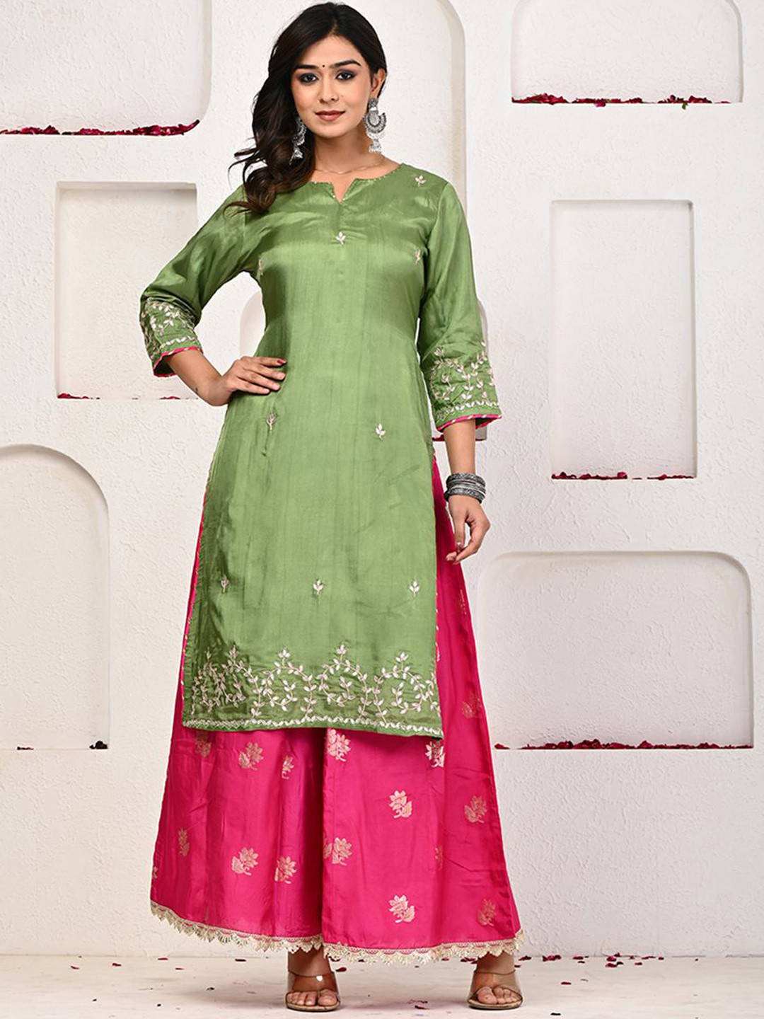 

ARAVALII Round Neck Kurta Set, Green
