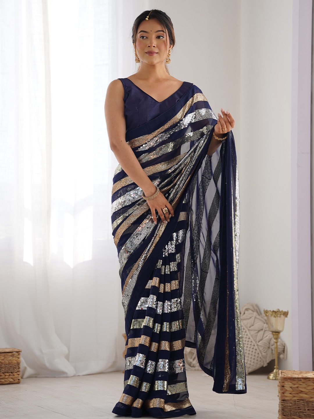 

Manu Designer Embellished Sequinned Pure Georgette Saree, Navy blue