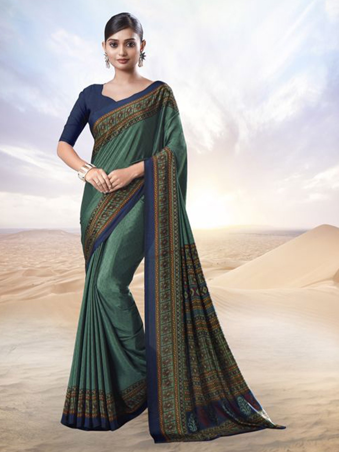 

Jaanvi Plain Saree With Blouse Piece, Green