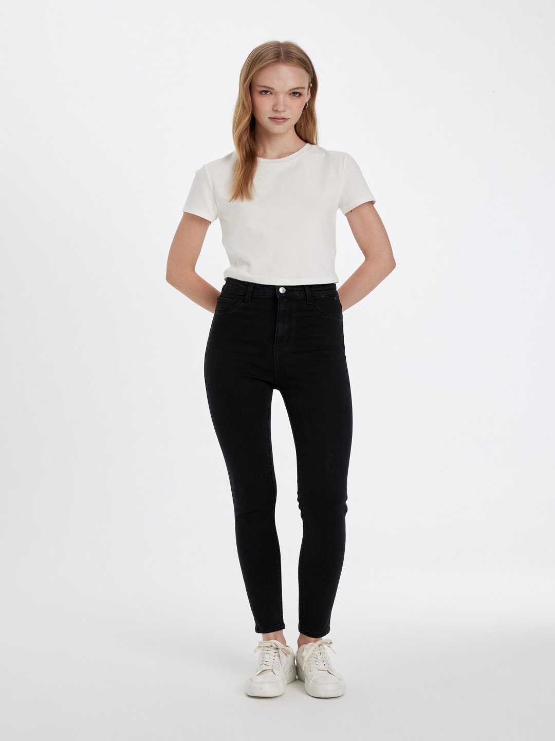 

DeFacto Women Trousers, Na