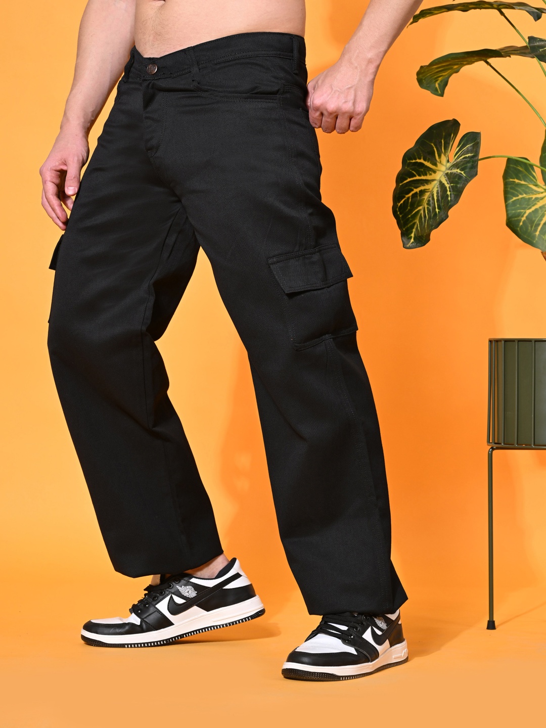 

COMFITS Men Classic Boyfriend Fit Mildly Distressed Jeans, Black