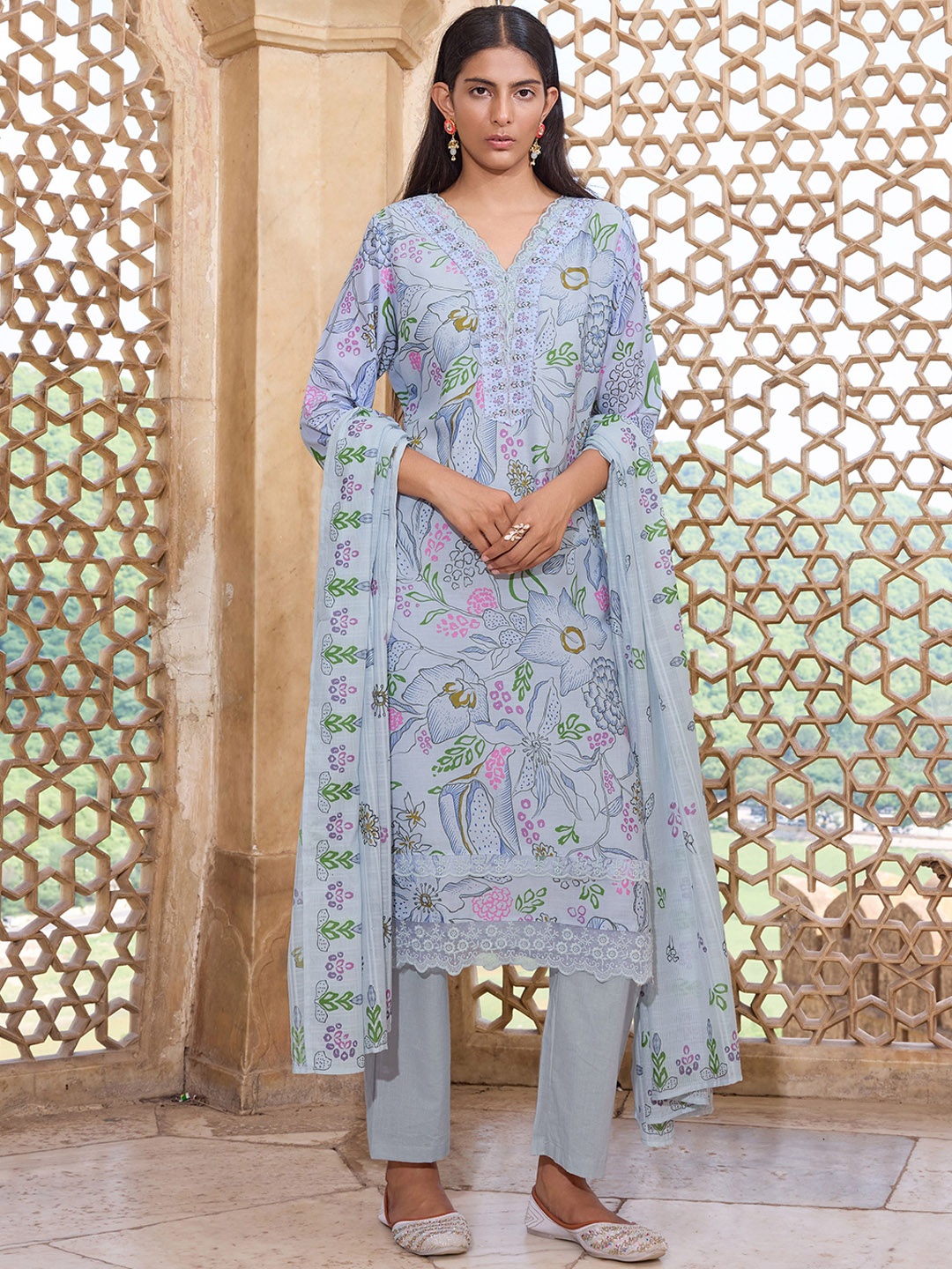 

VIRICA Women Floral Printed Regular Sequinned Kurta with Trousers & With Dupatta, Blue