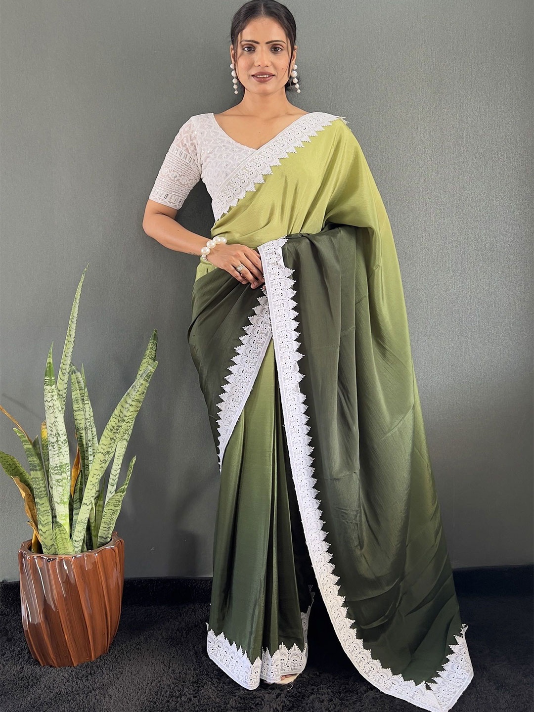 

A TO Z CART Pure Chiffon Saree, Green