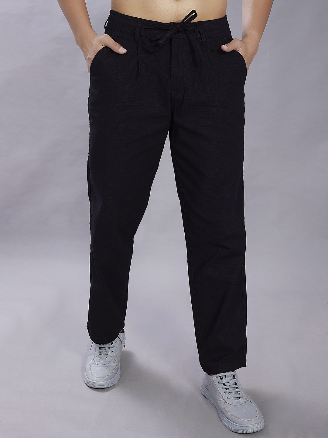 

DIVISIVE Men Relaxed Easy Wash Relaxed Fit Pleated Trousers, Black