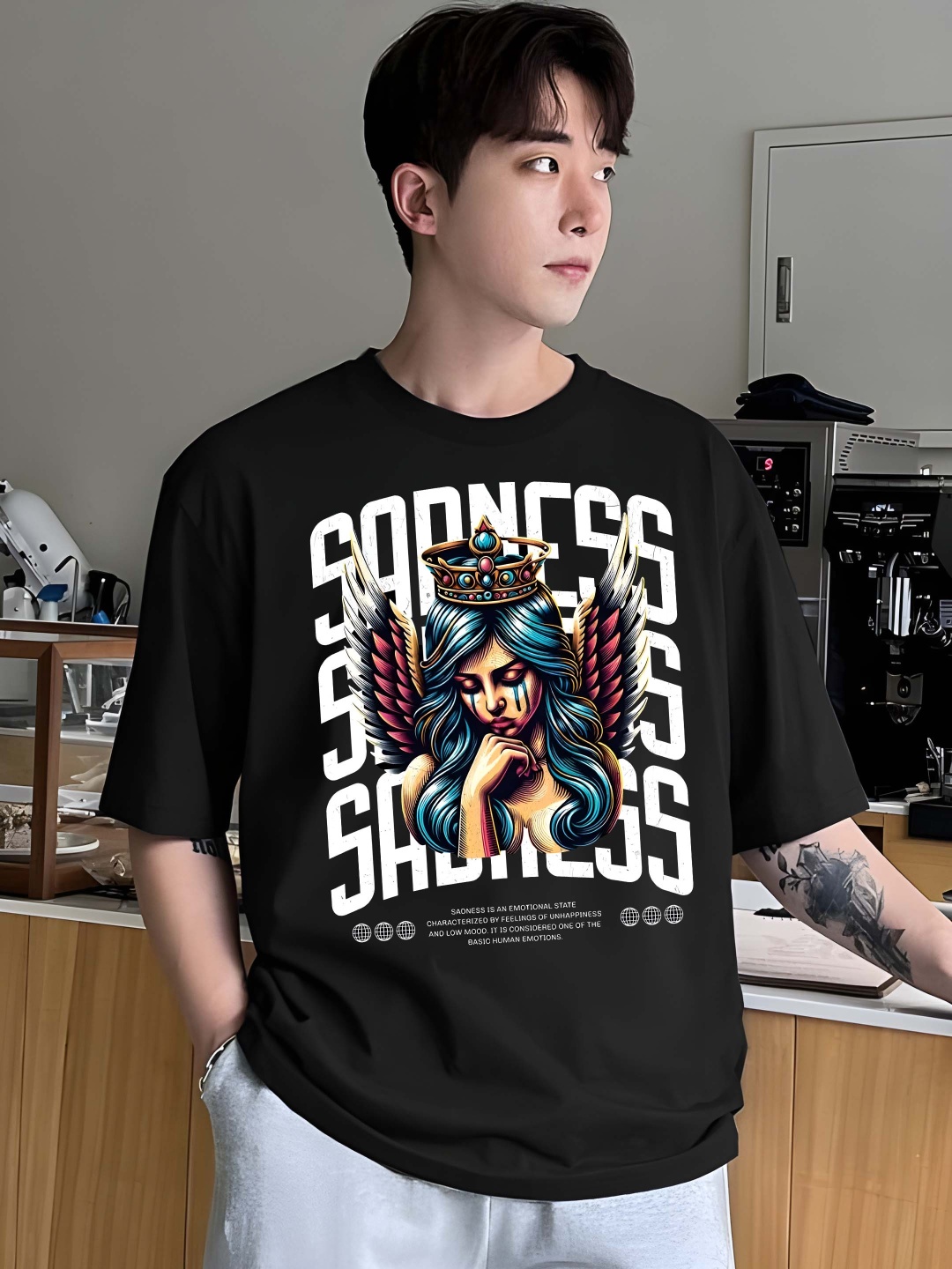 

BOWLIFESTYLE Men Graphic Printed Round Neck Cotton Oversized T-shirt, Black