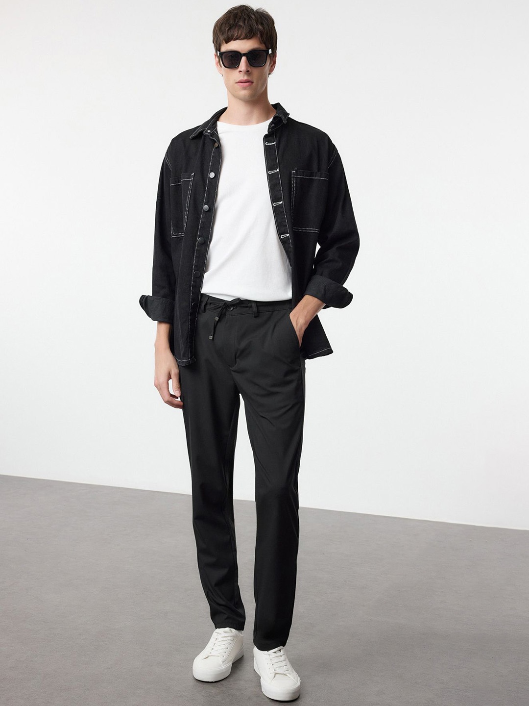 

Trendyol Men Regular Fit Mid-Rise Trousers, Black
