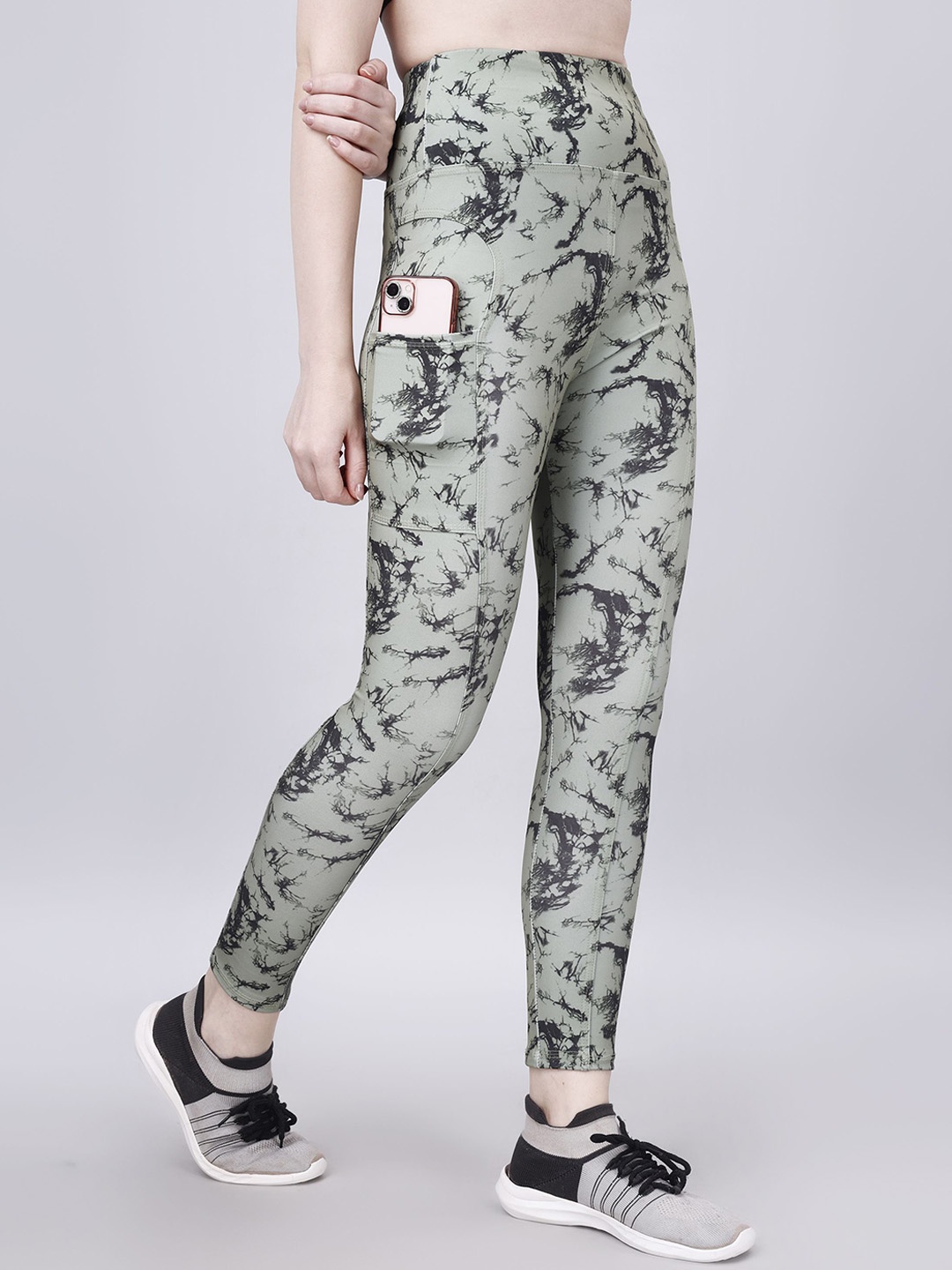 

POOJARAN SAREE Women Printed High Rise Tights, Green