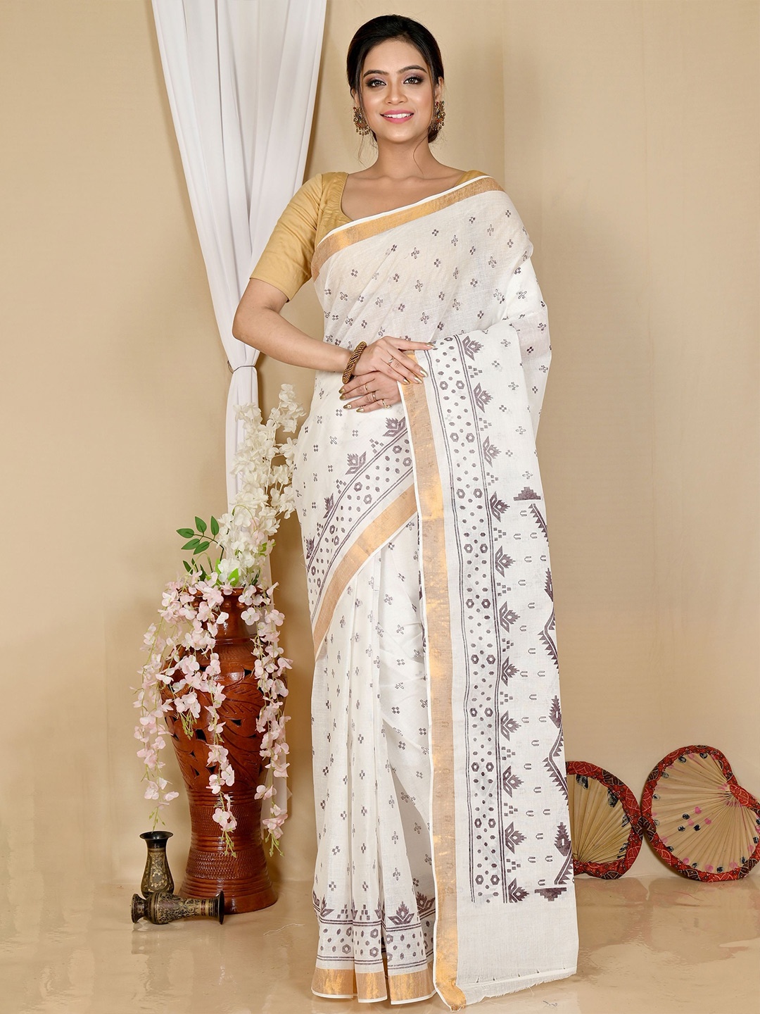 

DipDiya Pure Cotton Handloom Taant Saree, White