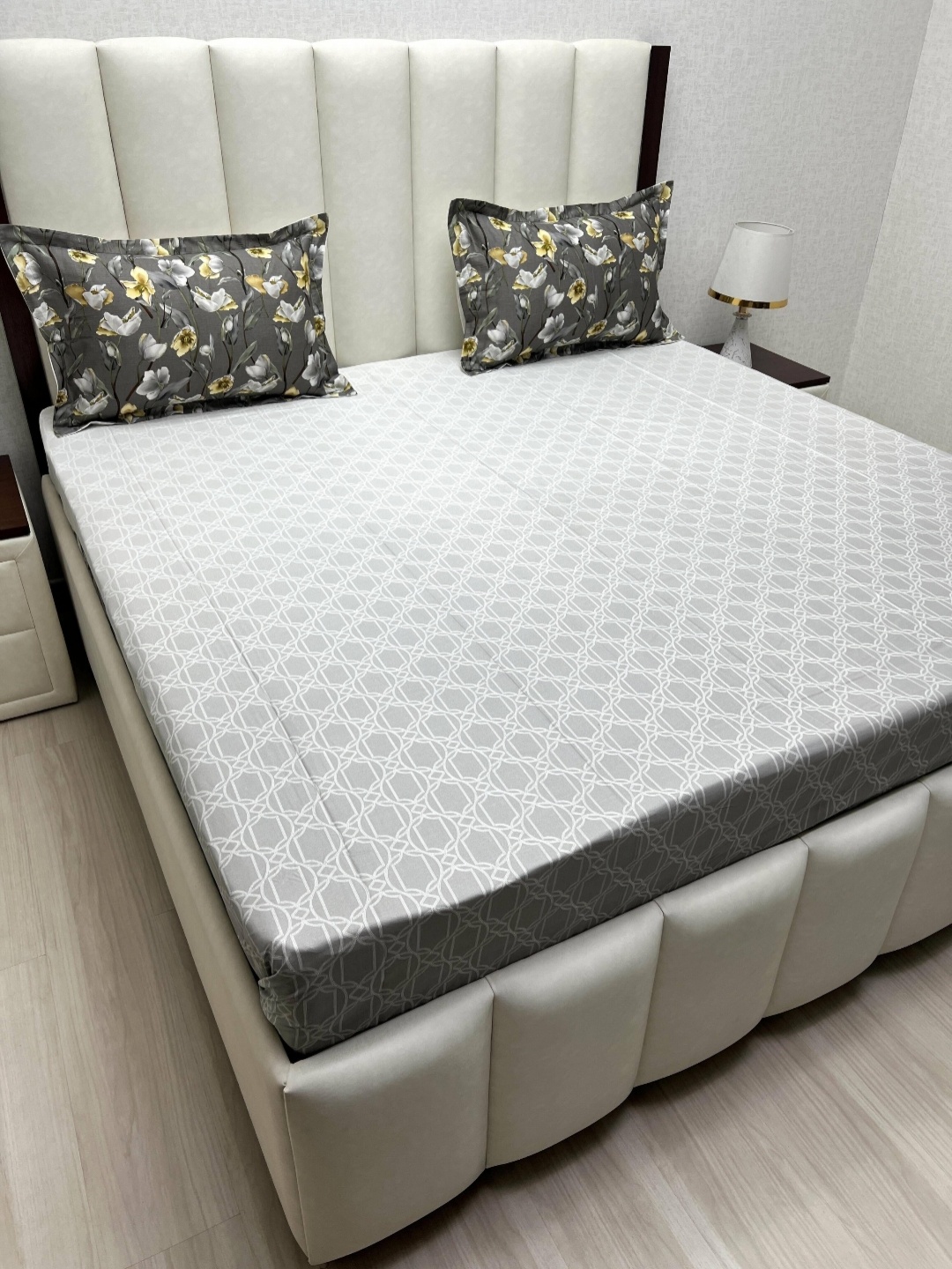 

Pure Decor Royal Majestic Printed Pure Cotton 500 TC King Bedsheet Set 2.74 m x 2.74 m, Silver