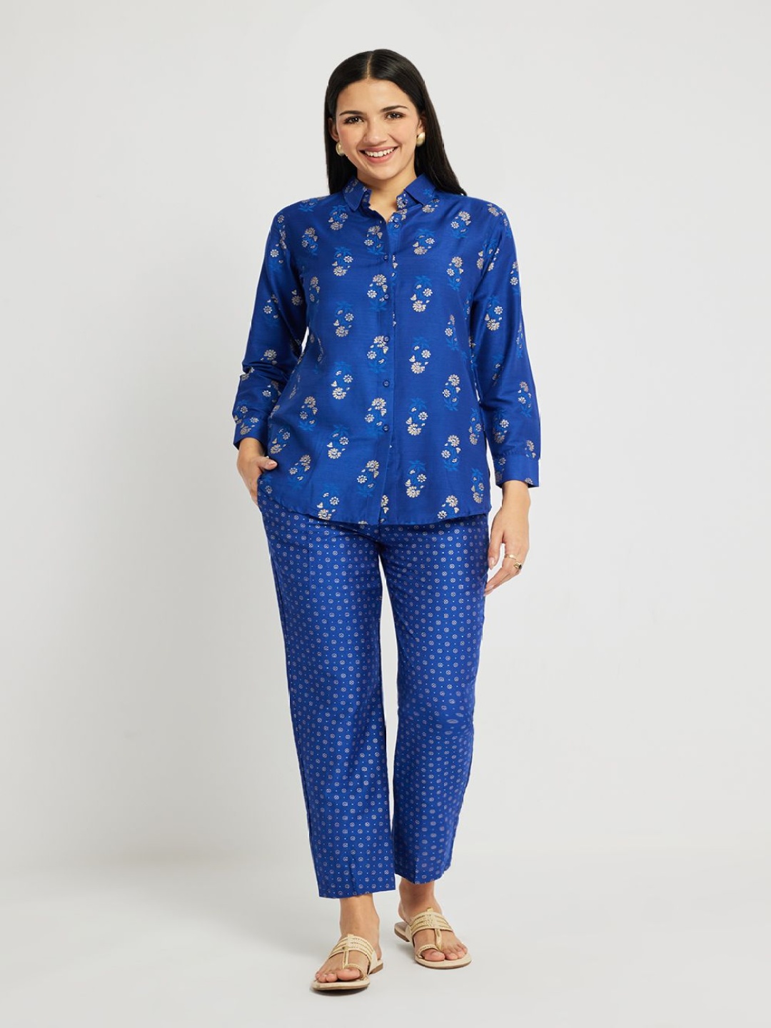 

Span Floral Printed Shirt Collar Pure Silk Straight Short Kurti With Trouser, Blue