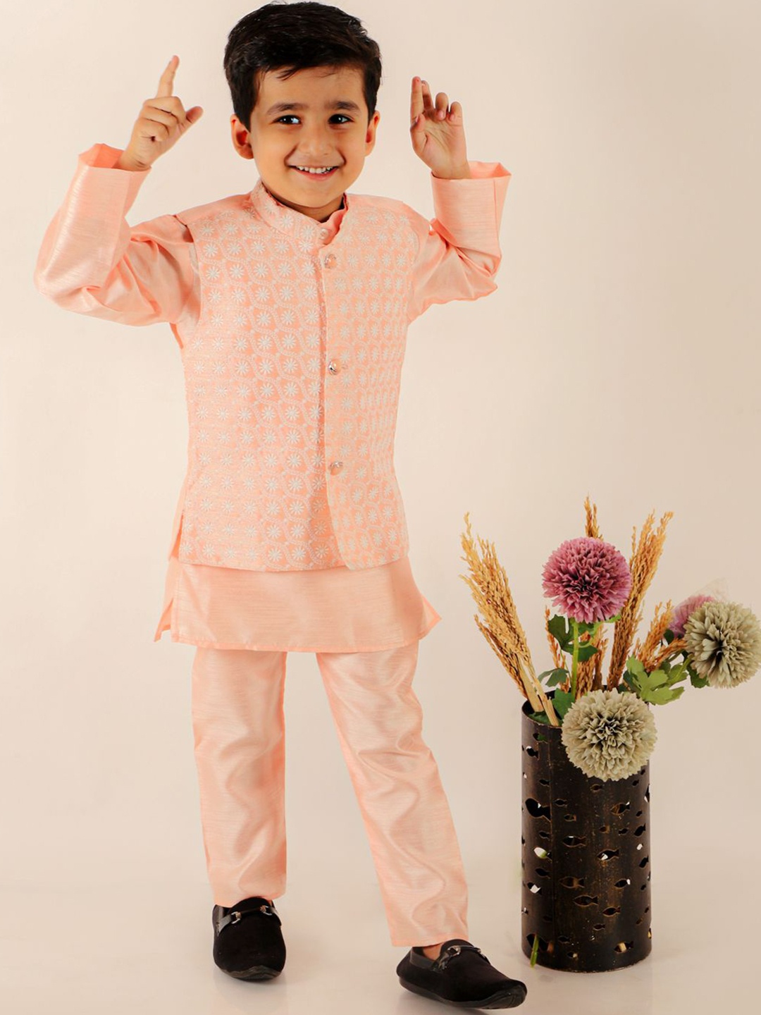 

Superminis Boys Floral Embroidered Pure Cotton Straight Kurta with Pyjamas, Peach