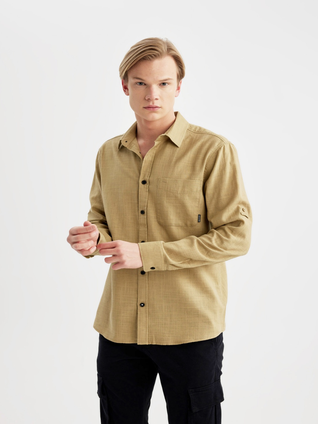 

DeFacto Men Opaque Casual Shirt, Na