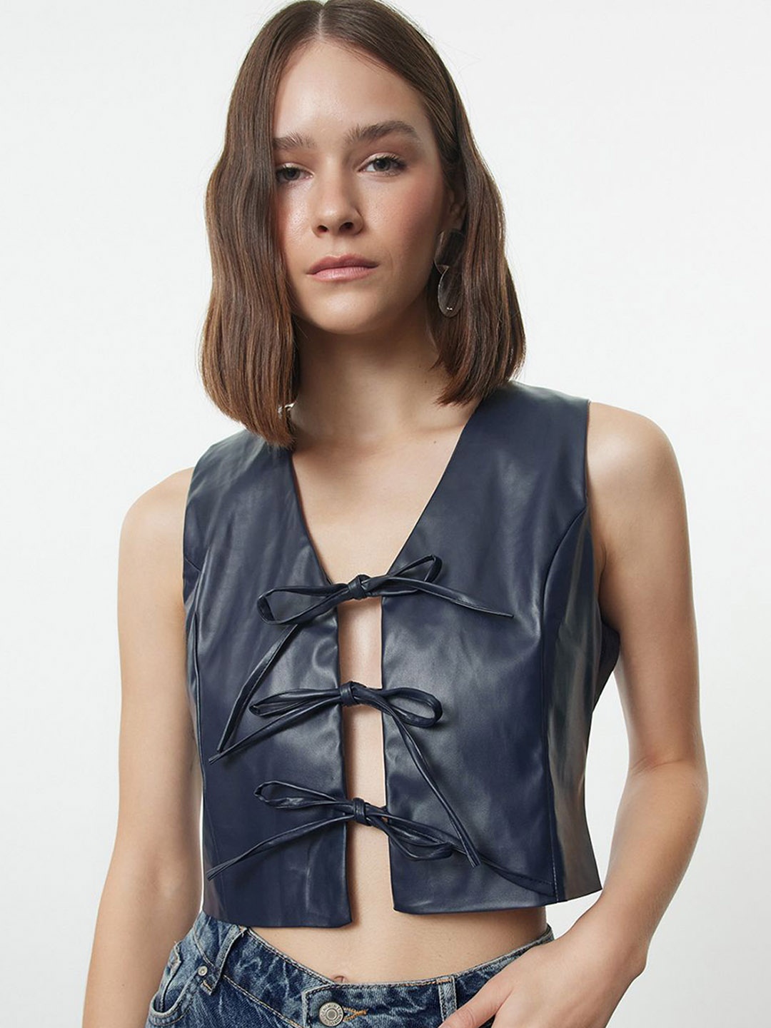 

Trendyol Navy Blue Tie Up Crop Top
