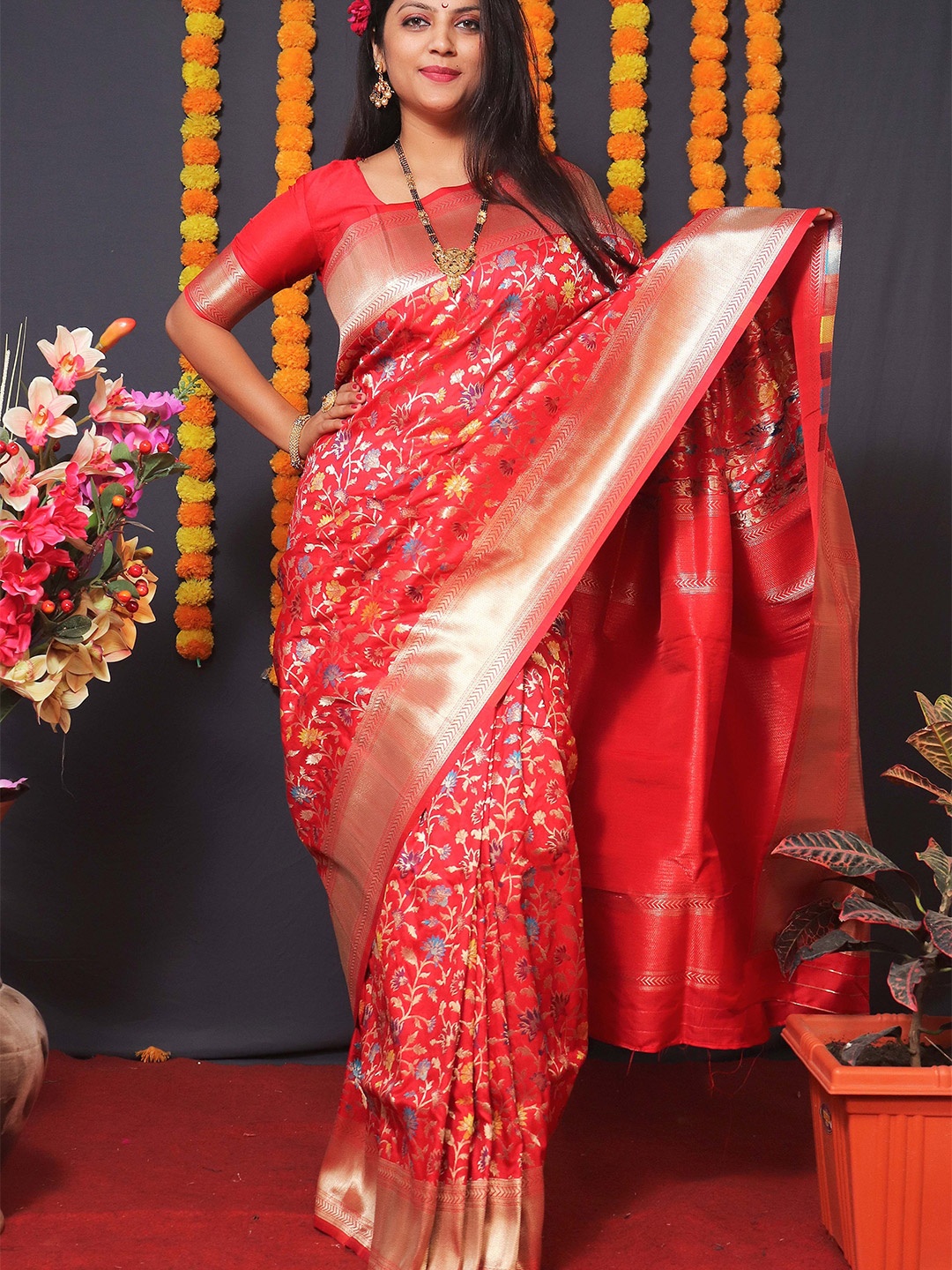 

amirat Woven Design Zari Pure Silk Banarasi Saree, Red