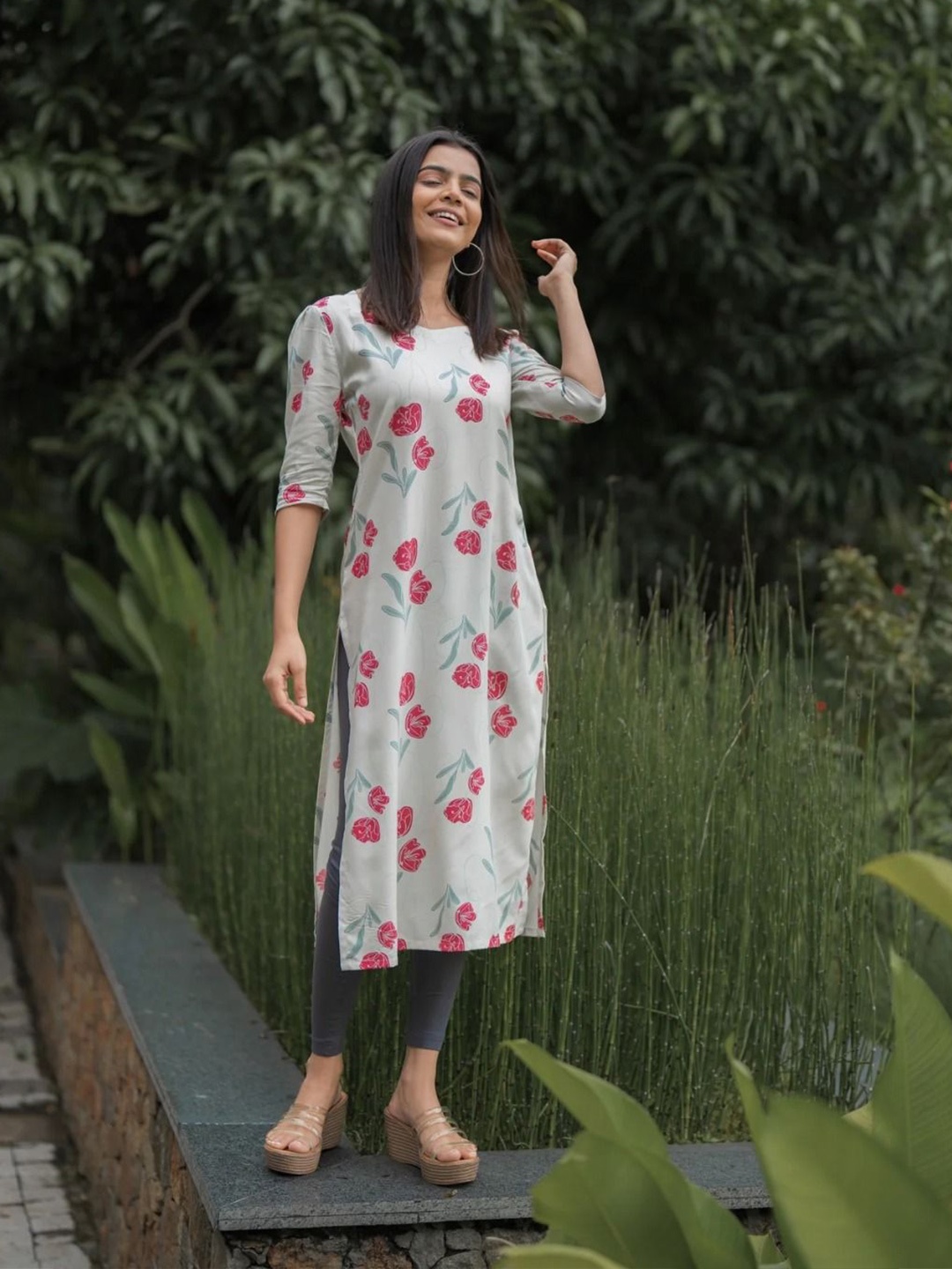

BINDUDI Floral Women Floral Printed Straight Kurta, White