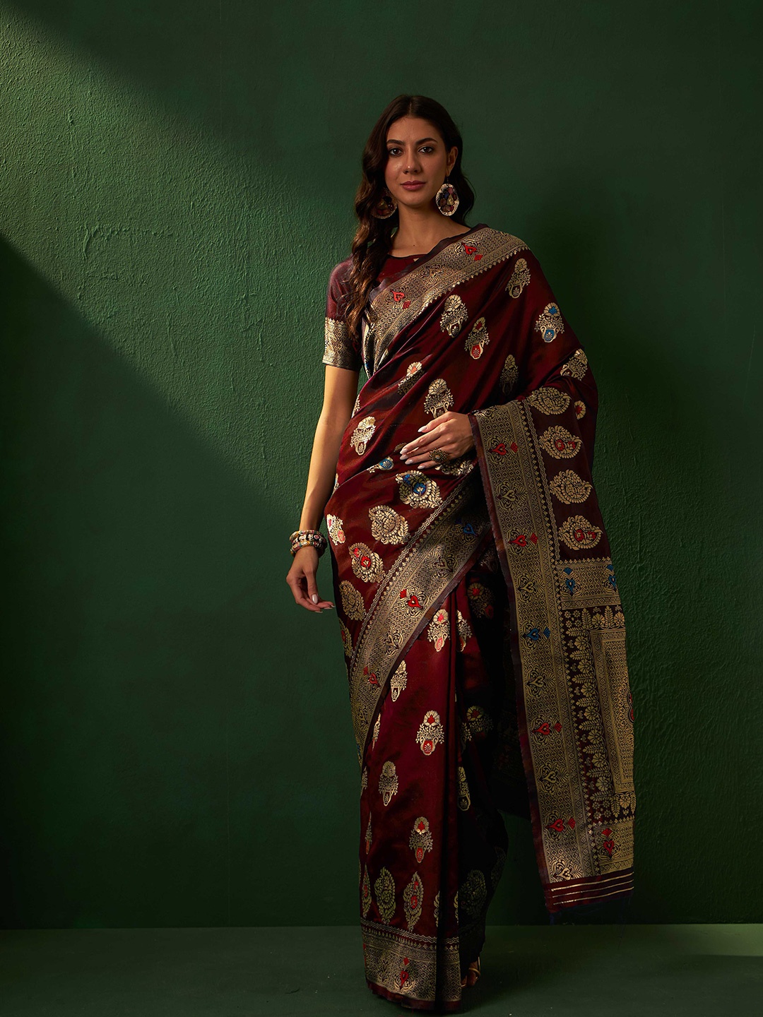 

DEVATITHI Ethnic Motifs Woven Design Zari Banarasi Saree, Maroon