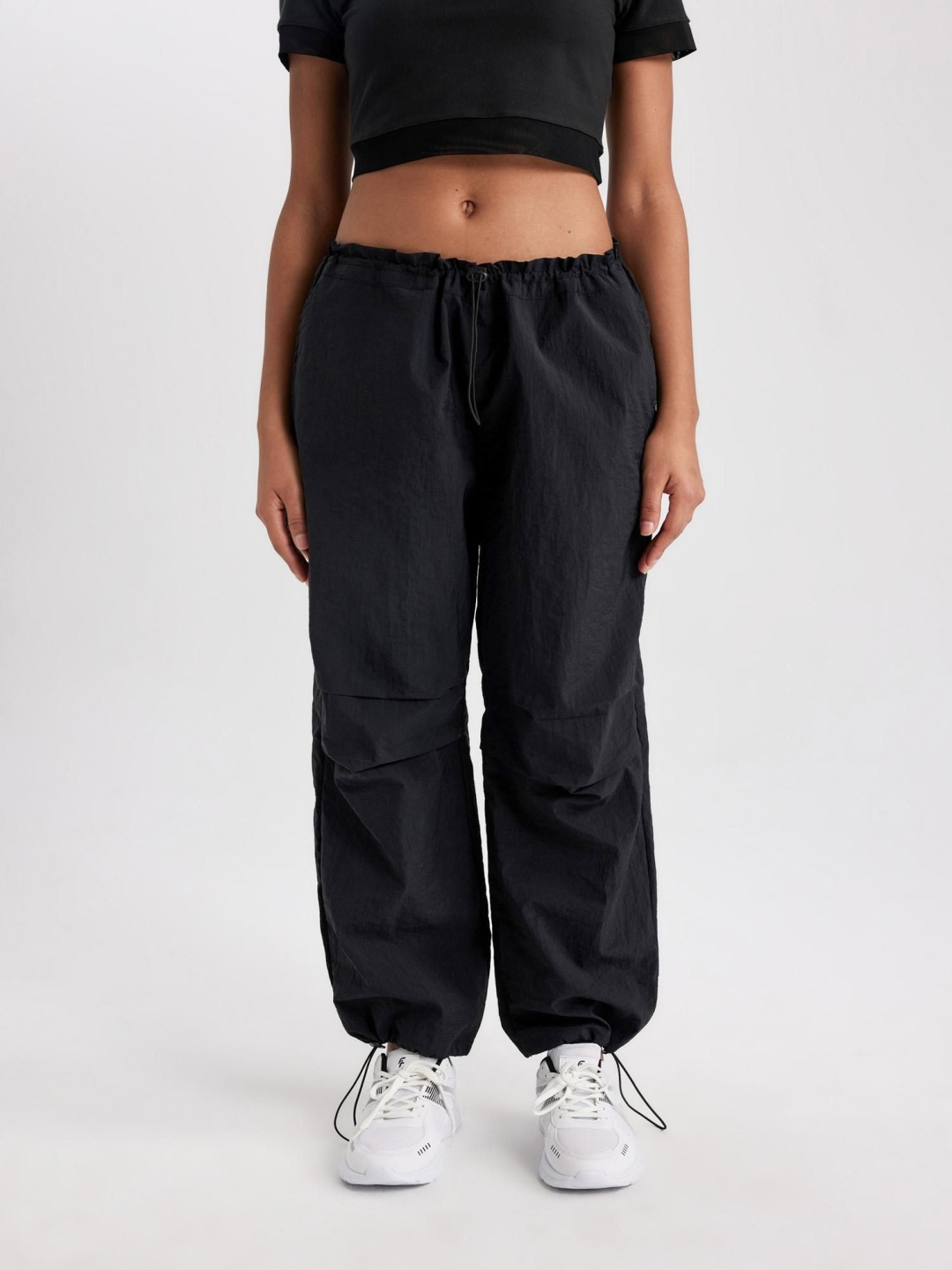 

DeFacto Women Mid-Rise Regular Fit Trousers, Black