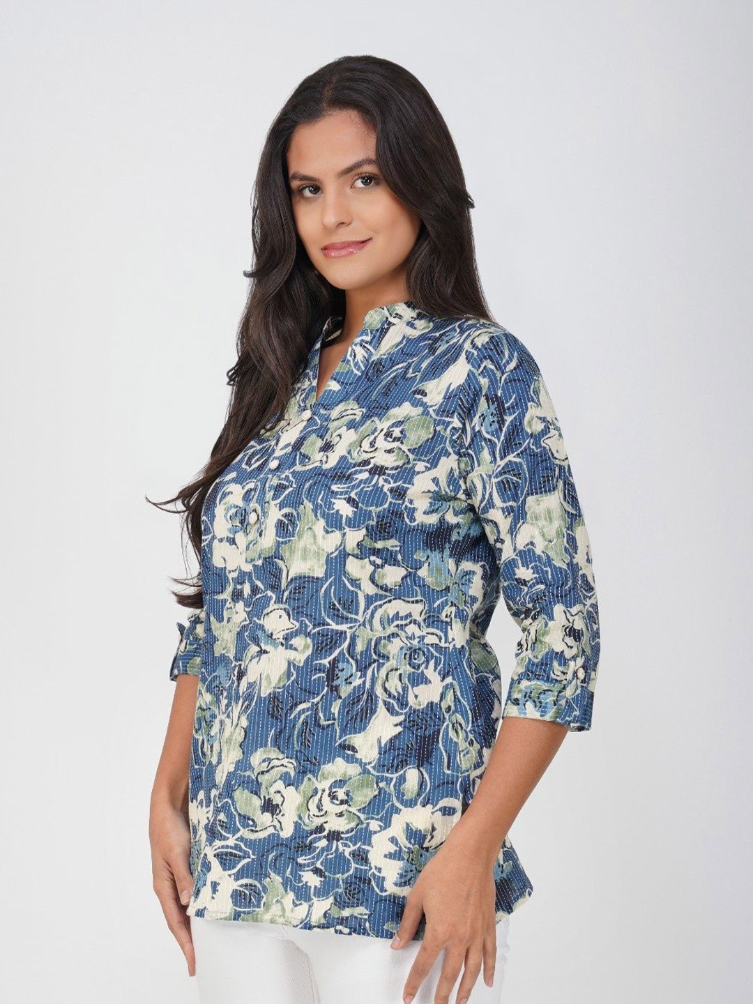 

Bluenixie Women Floral Printed Straight Kurti, Green