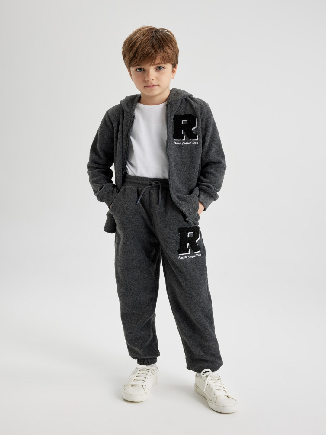 

DeFacto Boys Regular Fit Joggers Trousers, Na