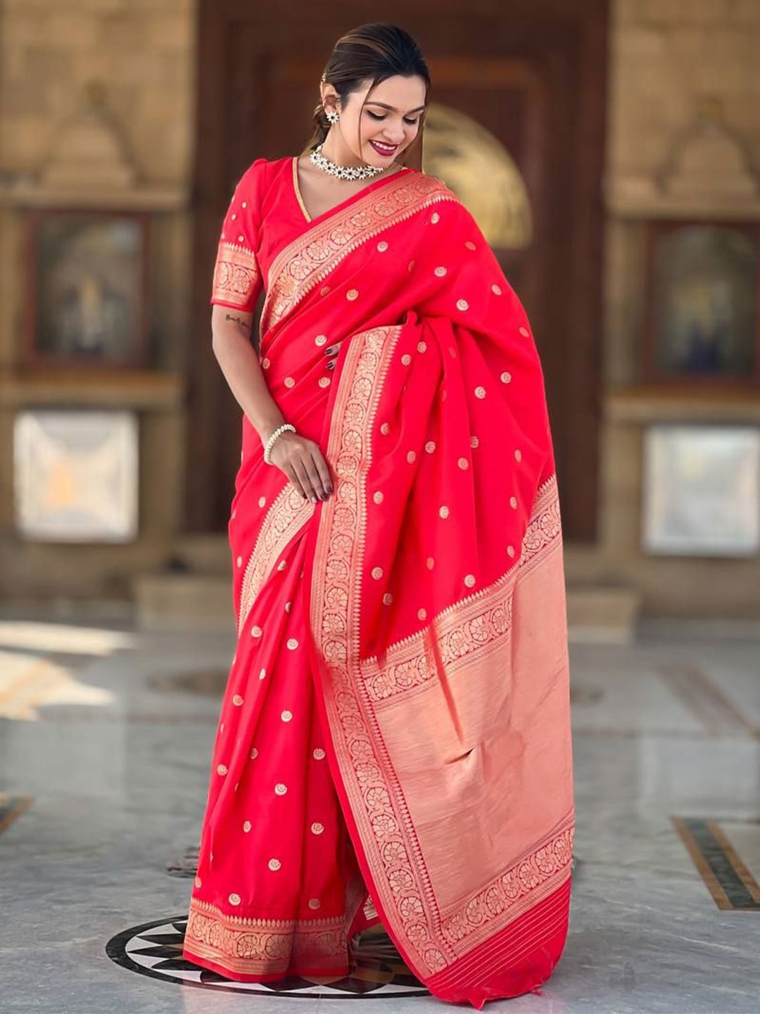 

Kriyansh Woven Design Zari Banarasi Saree, Red