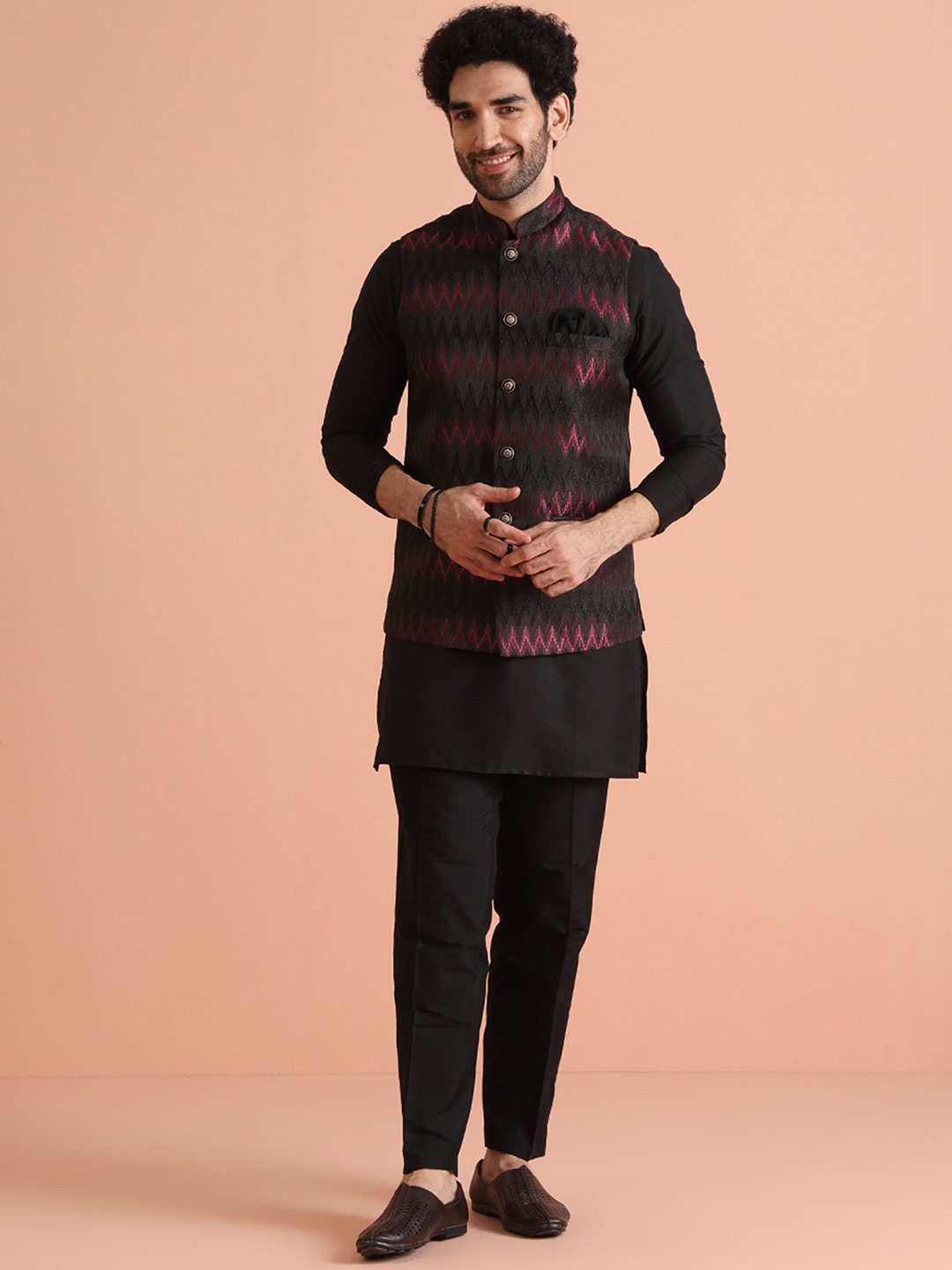 

KISAH Mandarin Collar Straight Kurta With Chevron Woven Design Jacket Trouser Set, Black